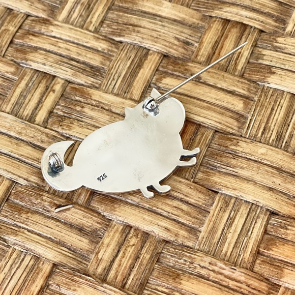 Sterling Fat Cat Brooch with Heart Accents - Picture 10 of 10